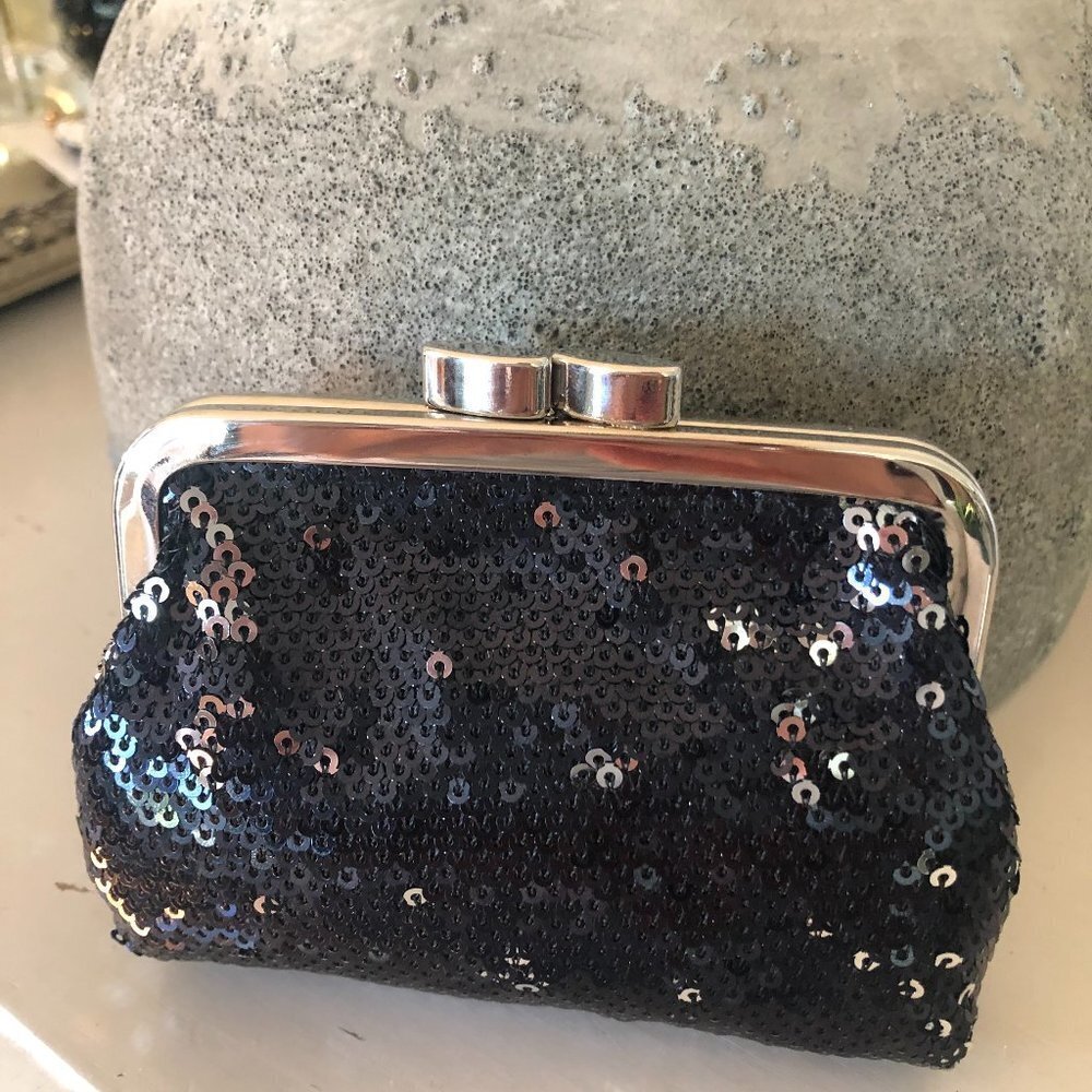 ANGEL FOREVER VICTORIA'S SECRET BEAUTIFUL BLK/SILVER COIN PURSE NEW IN BOX